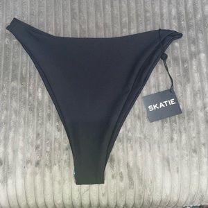 skatie bikini bottom